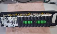 Batterie VAE ouverte avec cellules et carte BMS