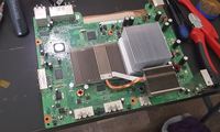 Carte mère de console ouverte avec dissipateurs