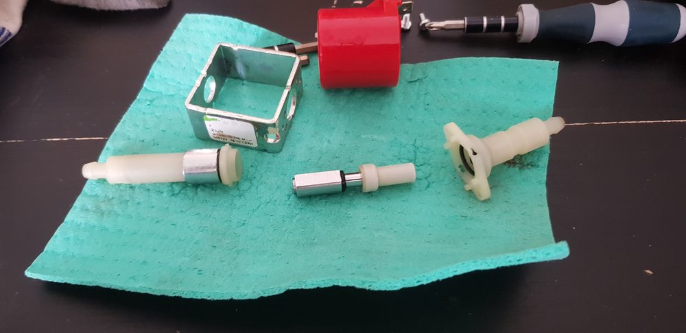 Pièces et joints de machine à café démontés