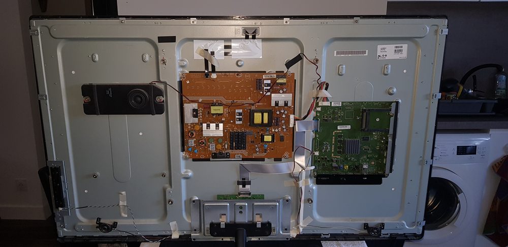 Télévision ouverte avec cartes électroniques internes